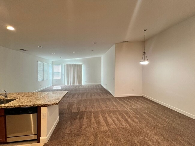 Building Photo - LARGE SINGLE-STORY GREEN VALLEY 4 BEDROOM ...