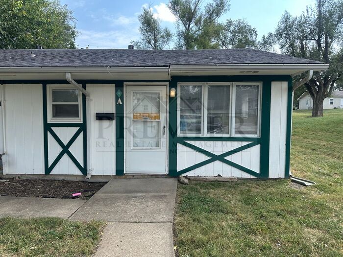 Primary Photo - 6111 E 153 St