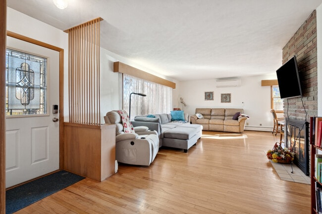 Photo - 6 Oak Park Ct House