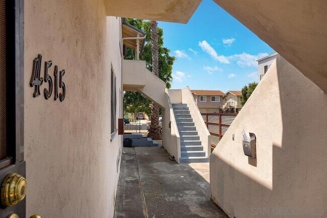 Foto del edificio - 4515 Wilson Ave