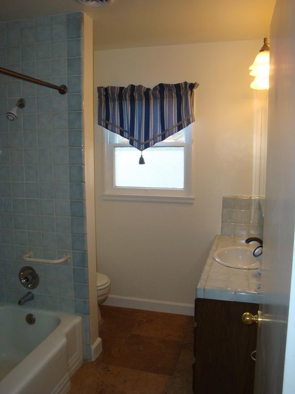 Foto del edificio - 1335 Ashwood Dr