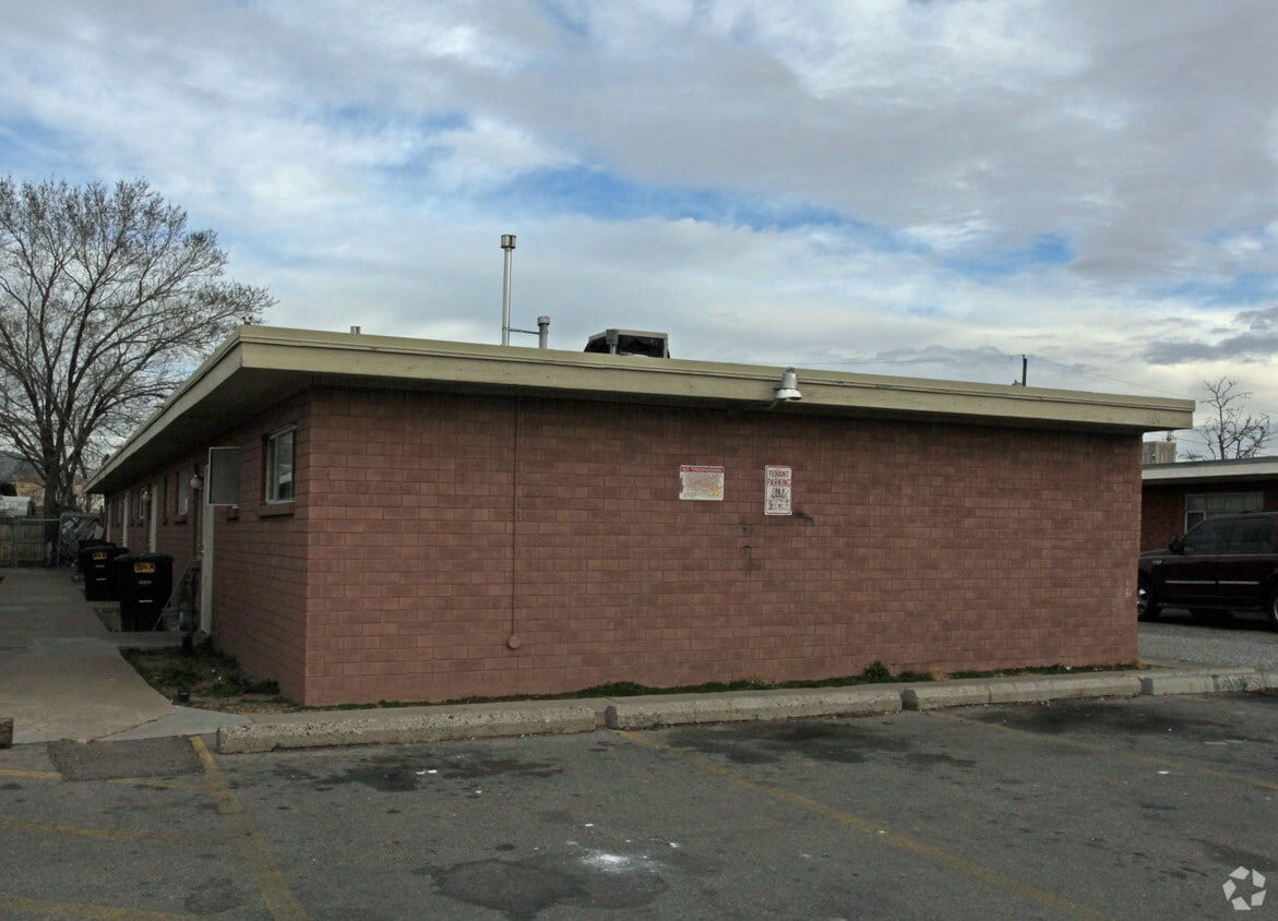 Building Photo - 302 Texas Street SE