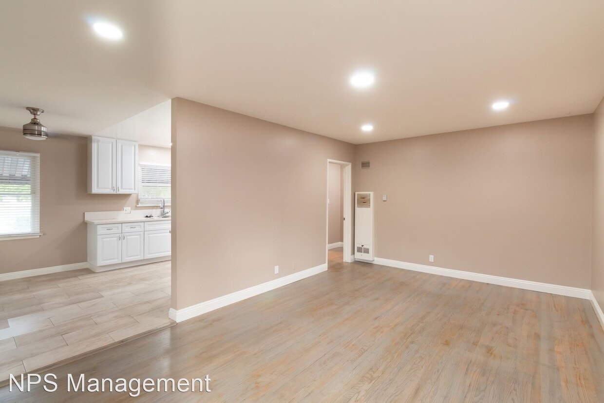 2 br, 1 bath Apartment 2247 Earl Avenue Room for Rent in Long