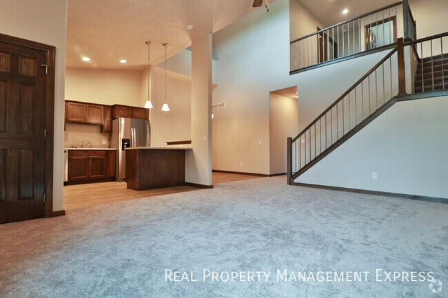 Building Photo - 3 Bedroom Luxury Townhome with 2-Stall Garage