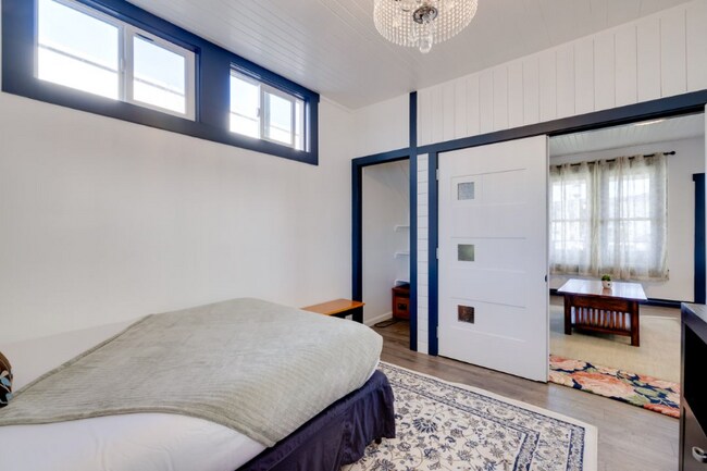 Foto del edificio - 400 S Holladay Dr