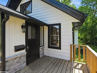 Building Photo - 3215 E 8th St