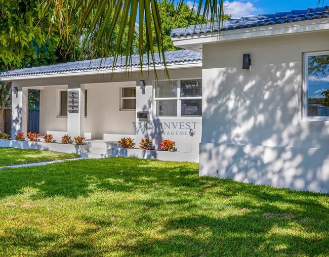 Photo - 565 NE 105th St House