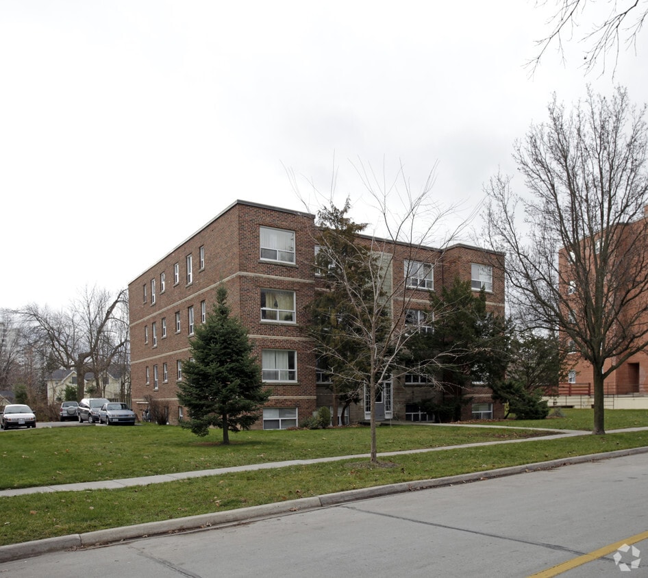 Primary Photo - Oakridge Apartments