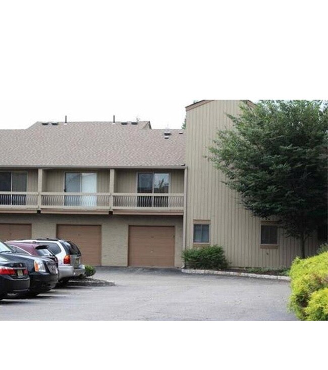 Garaje en la parte posterior - 62 Denise Dr