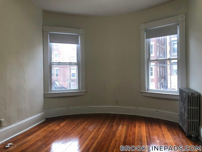 Building Photo - 1595 Beacon St