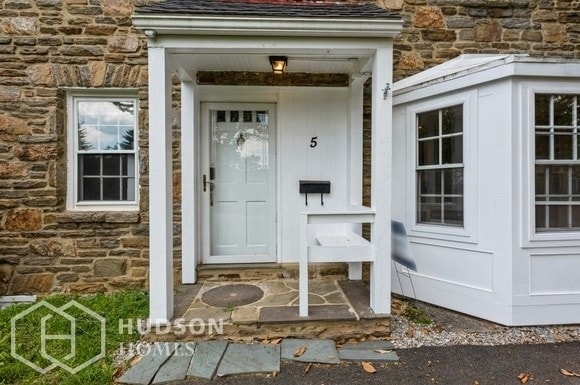 Building Photo - AVAILABLE NOW! - 5 Willing Way, Wilmington...