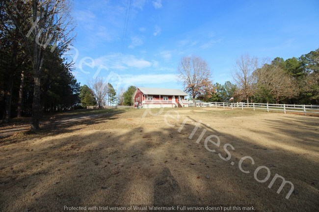 Building Photo - 2492 Old Douglas Rd Winnsboro SC 29180