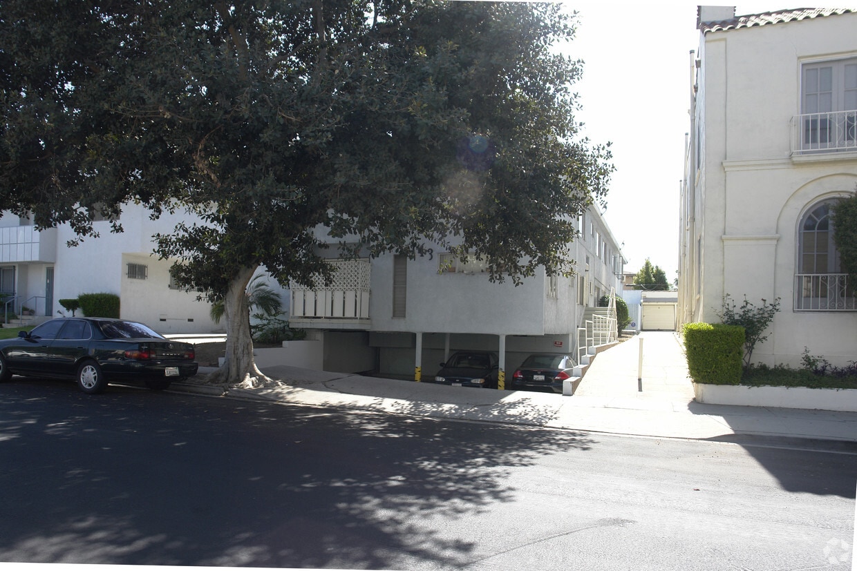 Building Photo - 143 S St Andrews Pl