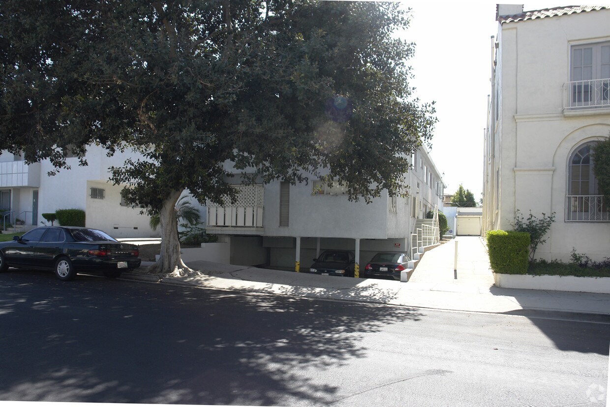 Foto del edificio - 143 S St Andrews Pl