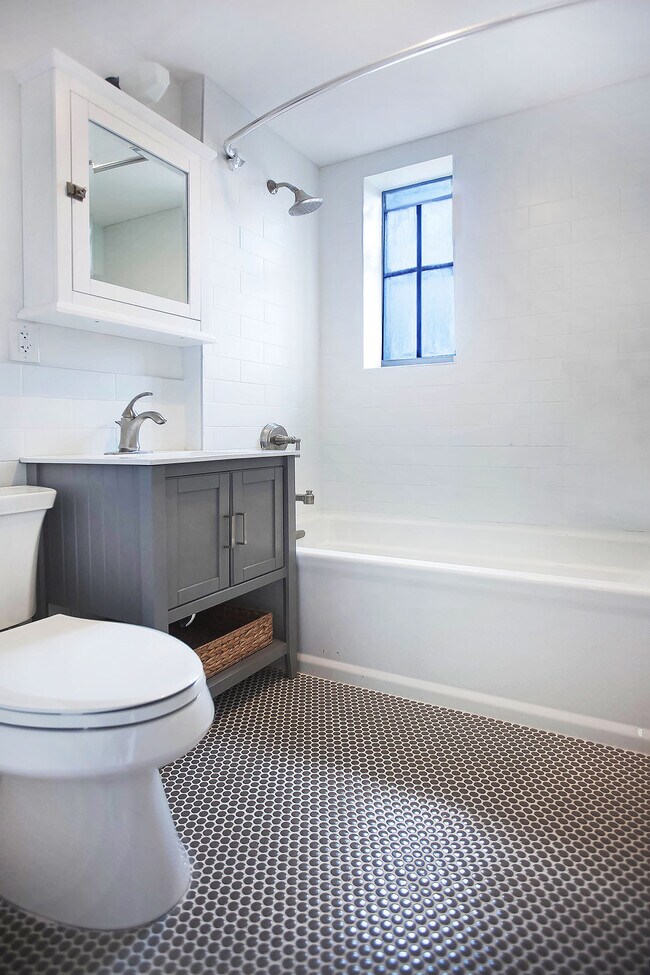 Building Photo - 211 W 149th St