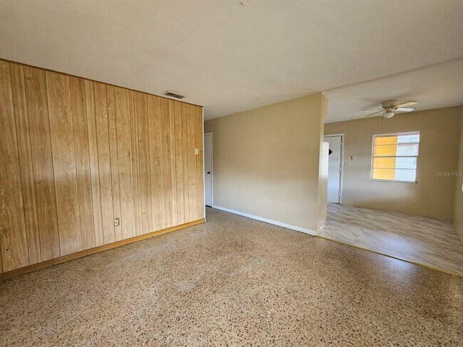Foto del edificio - 1216 E Myrtle St