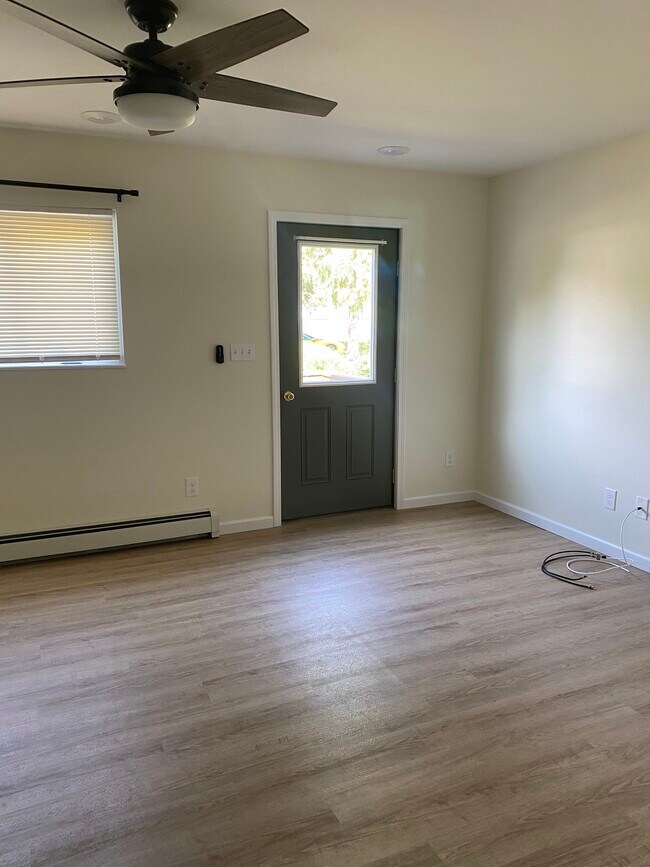 Building Photo - 212 Chambers St