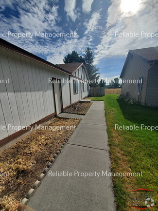 Building Photo - 209 S Adam Ln