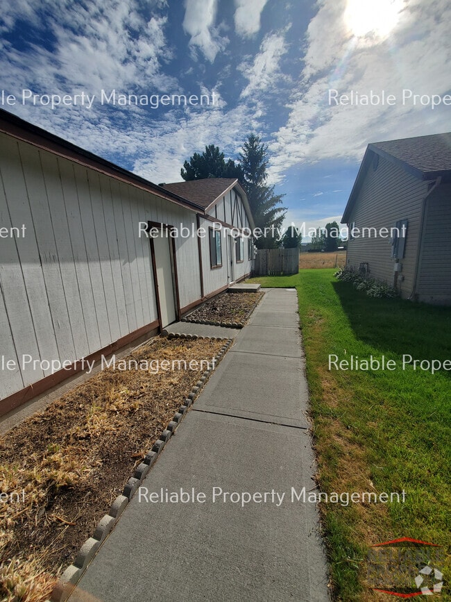 Building Photo - 209 S Adam Ln