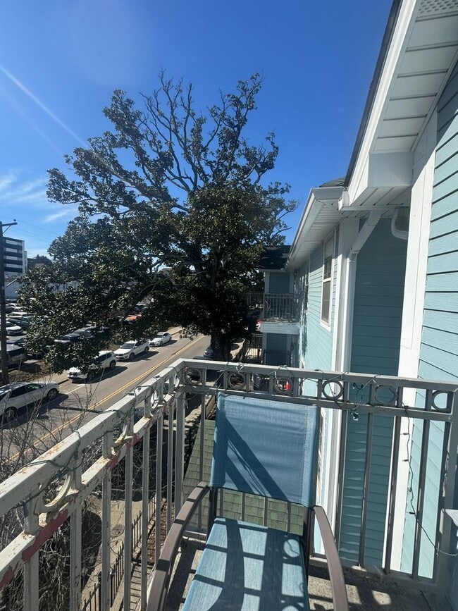 Building Photo - Renaissance II Condominiums: Available Fal...