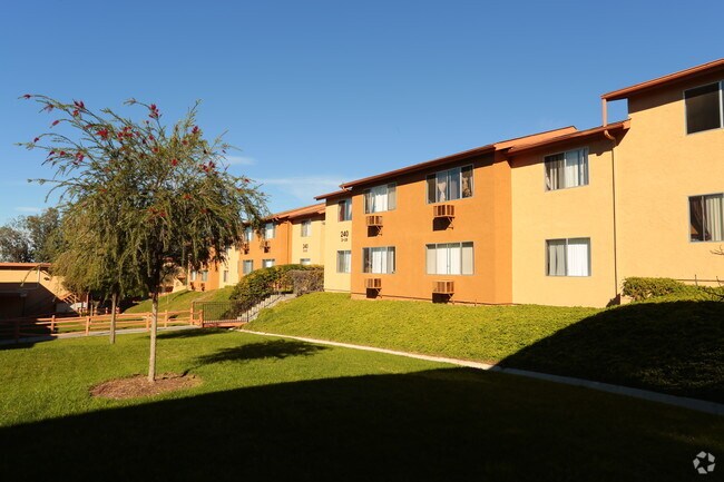 Vista Flores Apartments San Marcos, CA