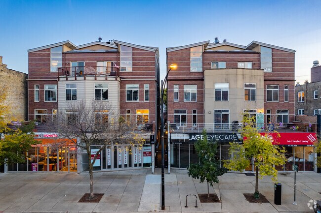 Building Photo - 2113 W Division St