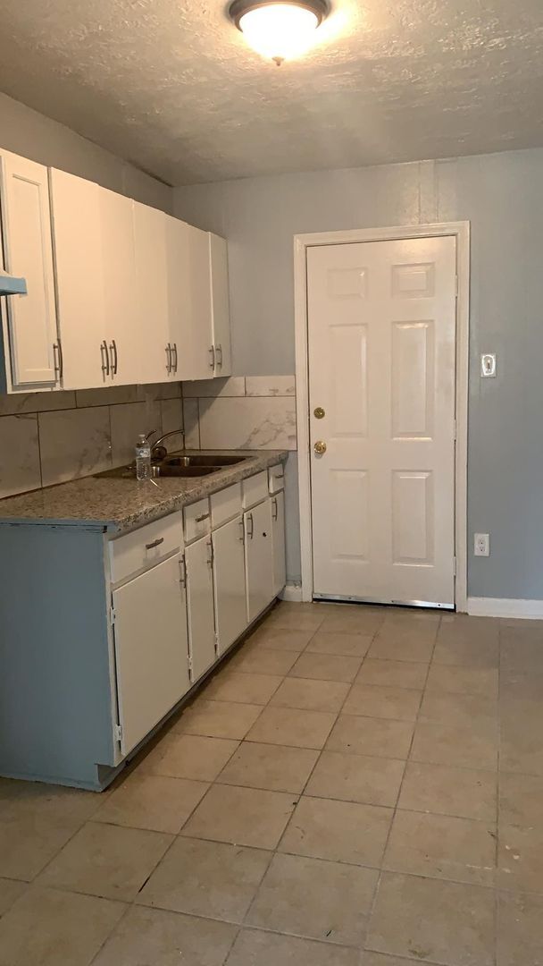 Building Photo - Affordable spacious 4bed/2bath single-fami...