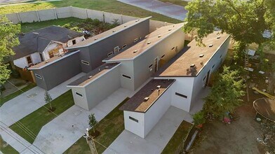 Building Photo - 2221 Hooper St