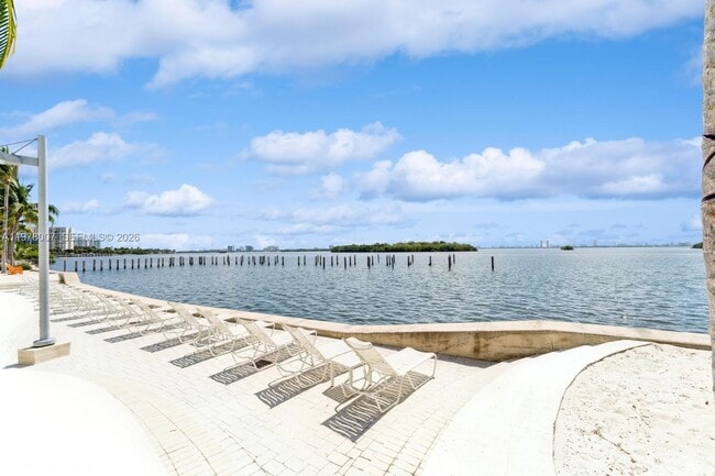 Foto del edificio - 750 NE 64th St