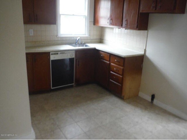 Building Photo - 1388 Beechcrest St NW