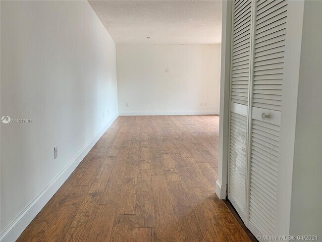 Foto del edificio - 3544 Magellan Cir