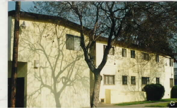 Building Photo - Artesia Apartments