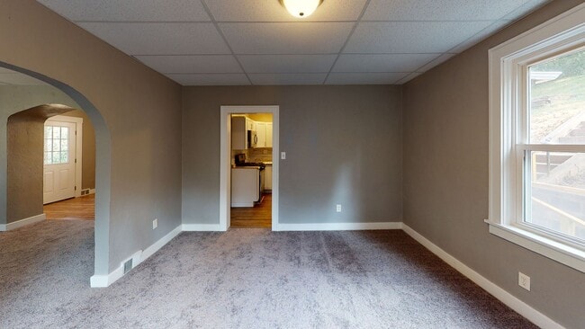 Building Photo - Renovated 3 Bed 1 Bath House for Rent