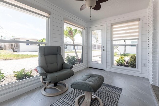 Building Photo - 6020 Midnight Pass Rd