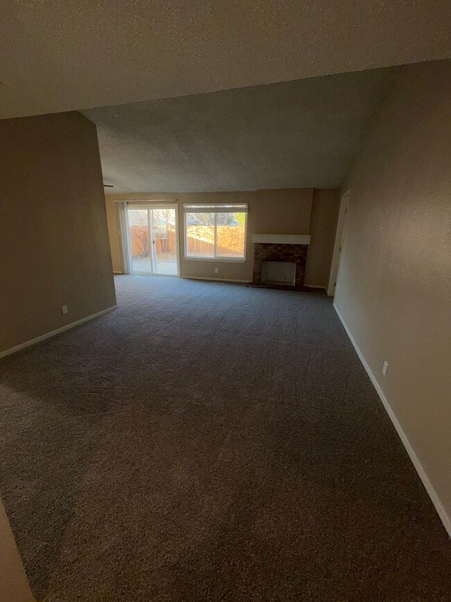 Building Photo - Upgrade Your Living: Spacious 4-Bedroom Ho...