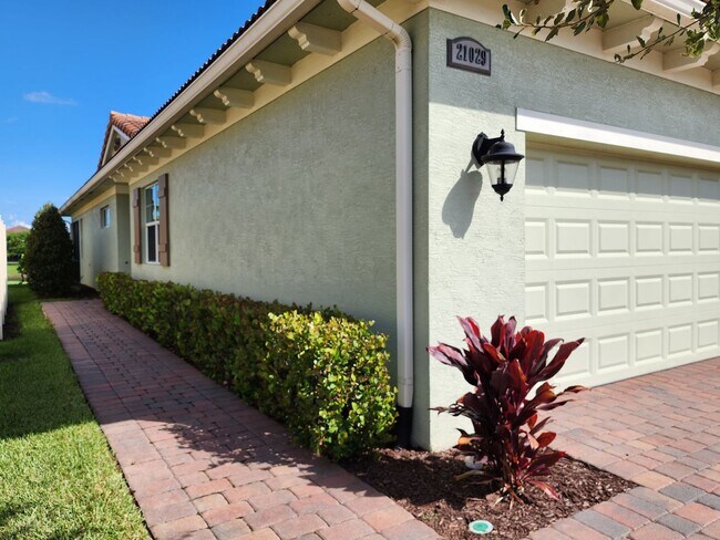 Building Photo - 2 BR w/ den  2 BA 2 CG villa in the the PG...