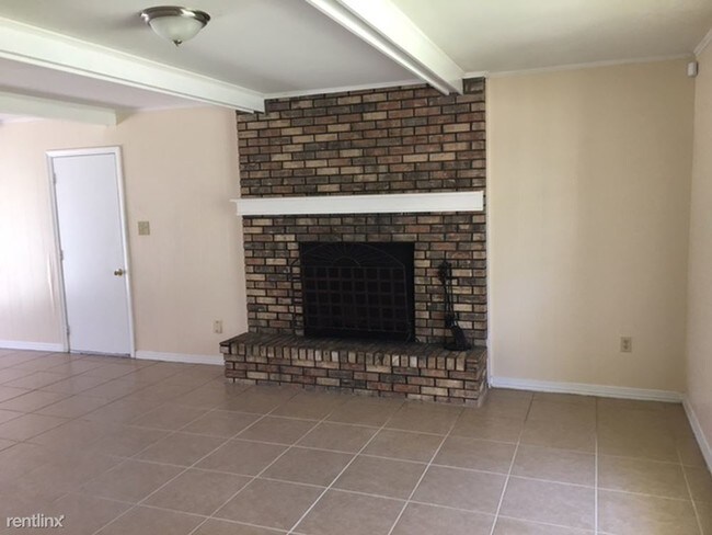 Building Photo - 3 br, 2 bath House - 2409 E Birch Dr