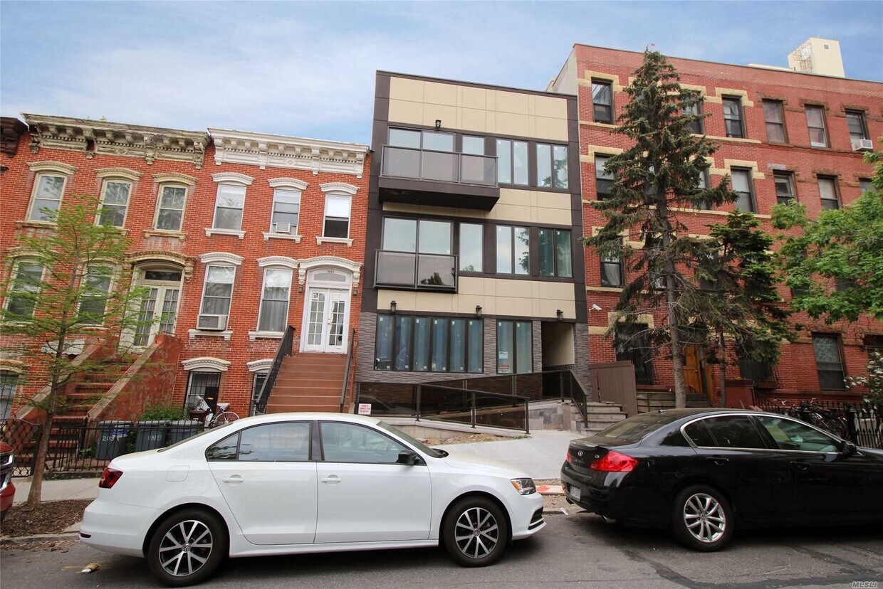 Primary Photo - 205 12th St