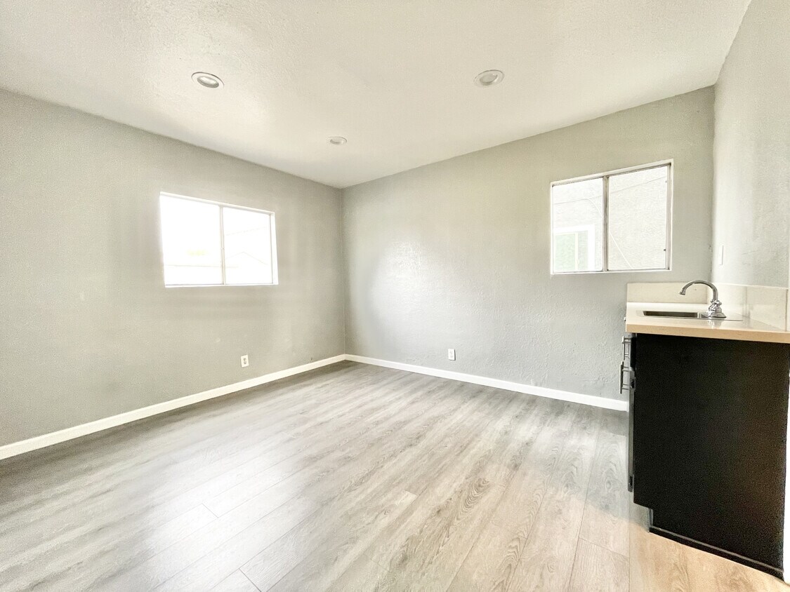 Foto del edificio - 1403 E 23rd St