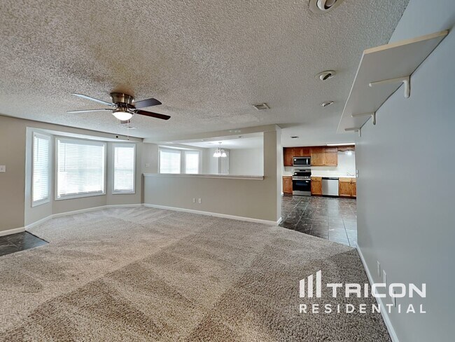 Foto del edificio - 220 Pepperdine Way