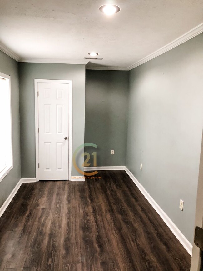 Foto del edificio - 5 Bedroom/2 Bath Home in Bellegrove Subdiv...