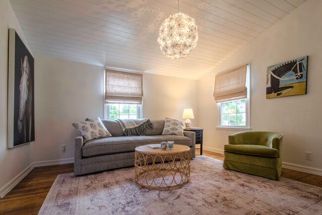 Foto del edificio - 385 Sherman Ave