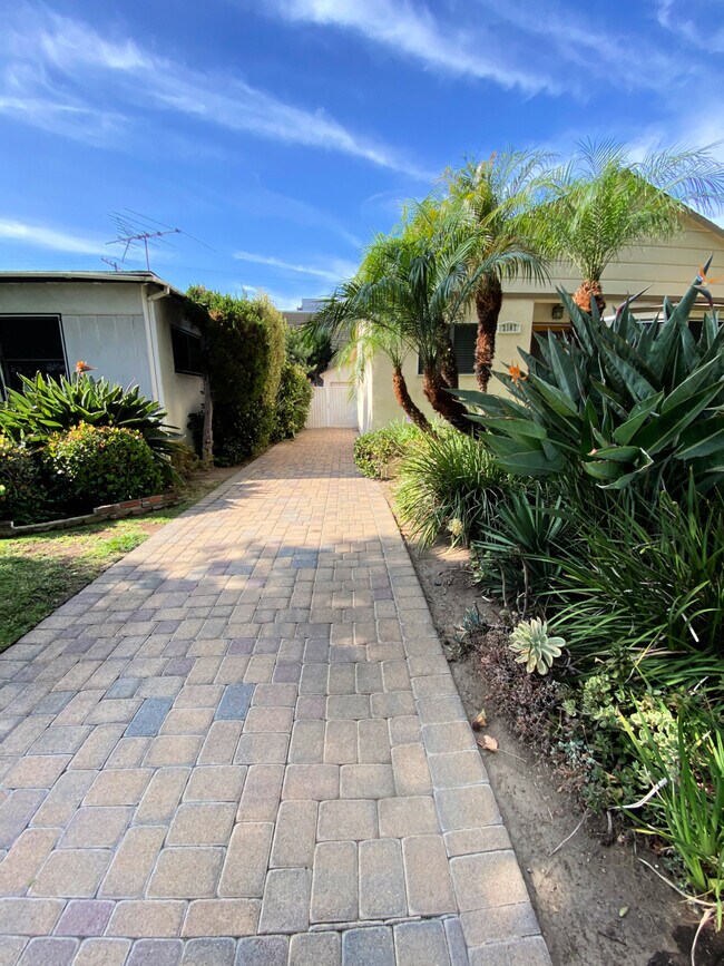 3107 S Bentley Ave, Los Angeles, CA 90034 House for Rent in Los