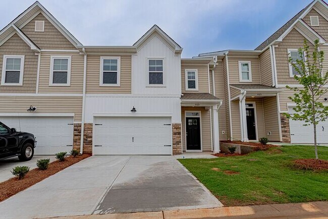 Foto del edificio - Brand New Townhome Off of Suber Rd Greer