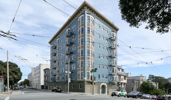 Building Photo - 500 Stanyan St