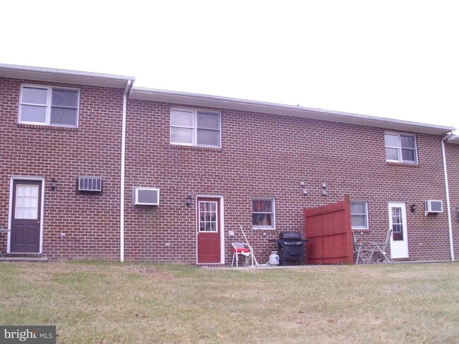 Building Photo - 691 Center Dr