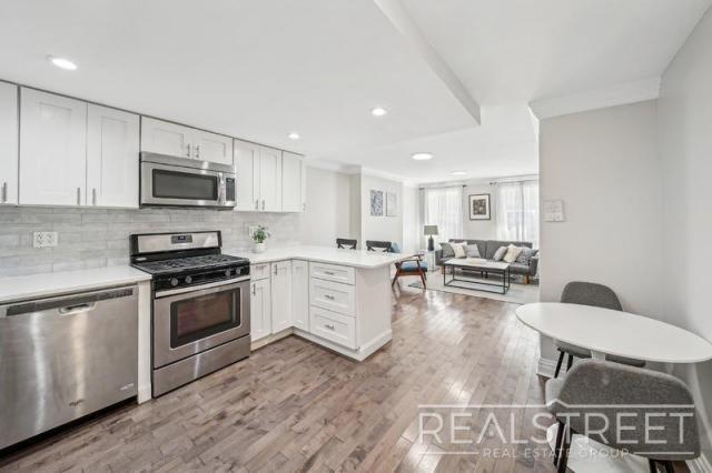 Foto del edificio - 4 bedroom in Brooklyn NY 11221