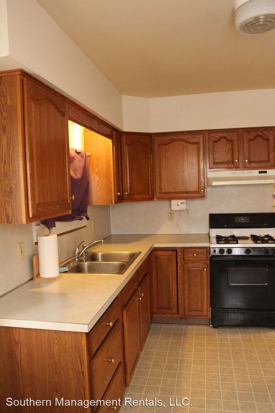 Building Photo - 3 br, 1 bath House - 759 West Locust St