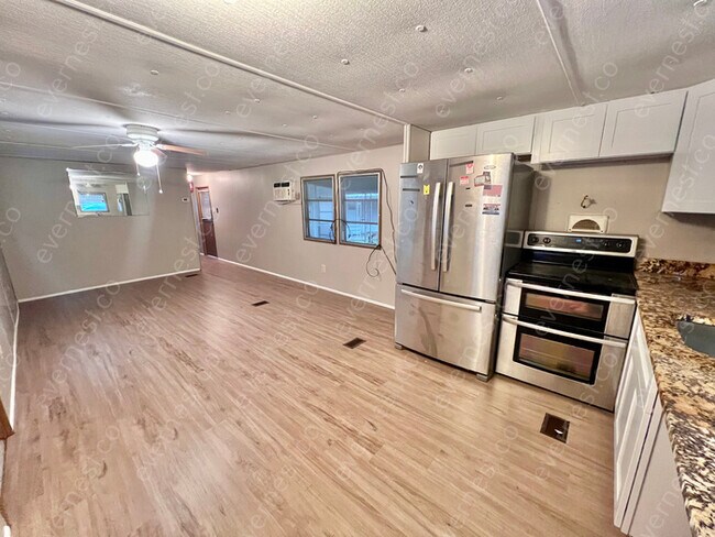 Building Photo - 1 Bed, 1 Bath Home with Carport / Pet-Friendly / Vouchers Accepted / Available Soon!