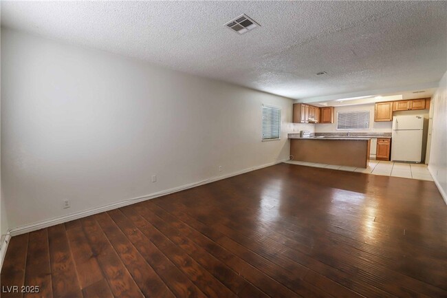 Foto del edificio - 3649 S Van Dyke Ave